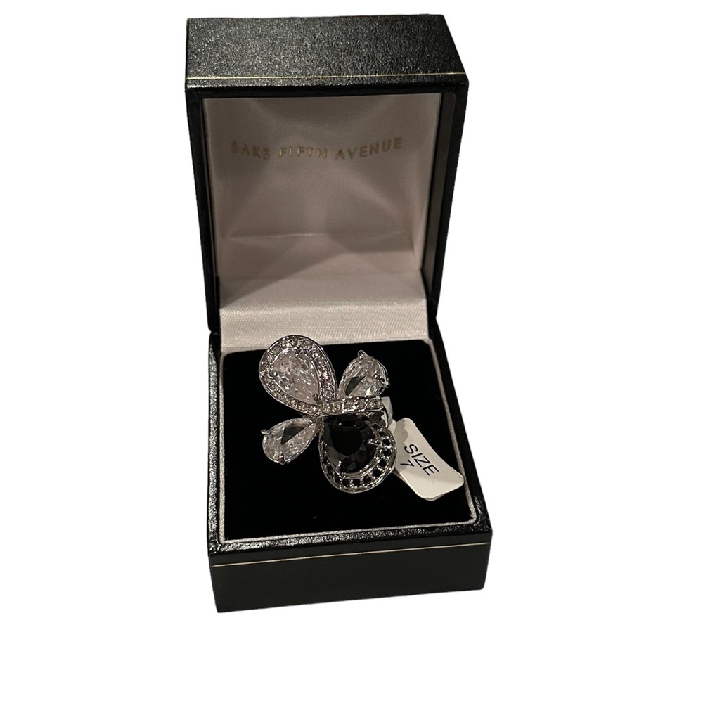 NWOT Silver Tone Ring with Black and Clear Gemstones Size 7